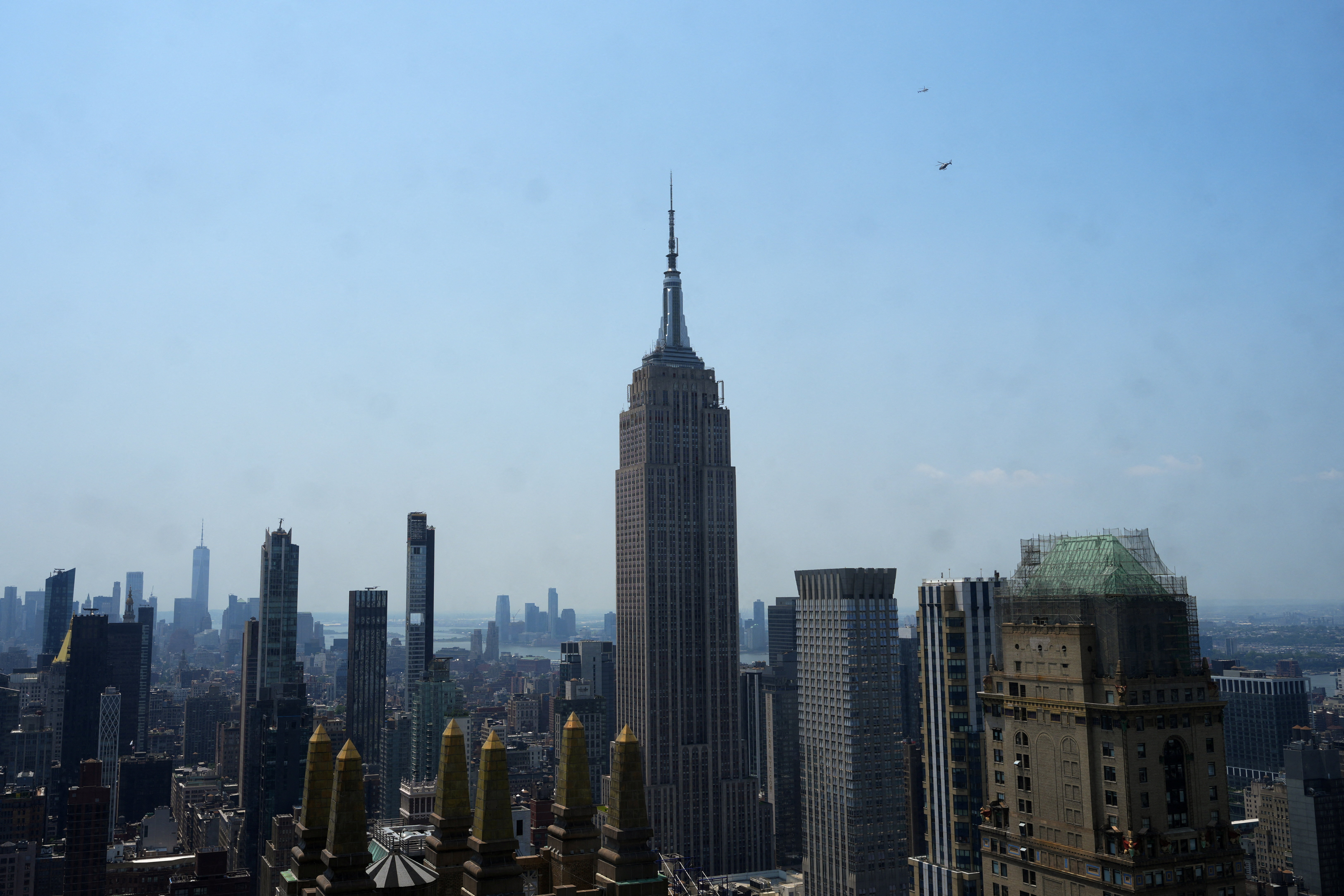 Русские экстремалы взобрались на шпиль Empire State Building, сделали предложение и были арестованы